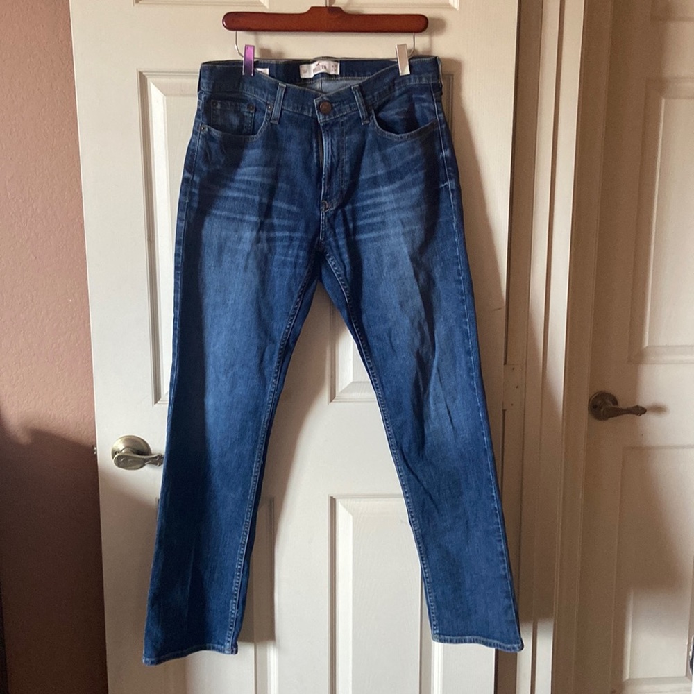 Barely worn mens Hollister blue jeans, size w32x L32.